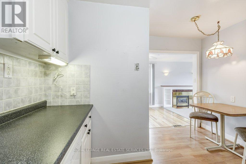












206 MAURICE DRIVE

,
Oakville,




Ontario
L6K2W9

