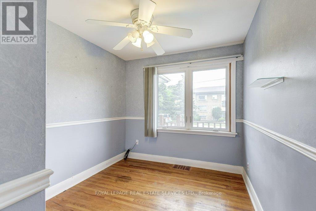 












206 MAURICE DRIVE

,
Oakville,




Ontario
L6K2W9

