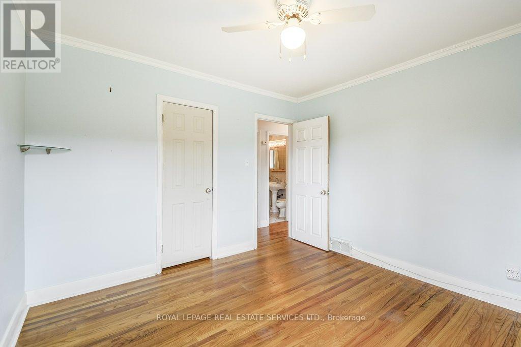 












206 MAURICE DRIVE

,
Oakville,




Ontario
L6K2W9

