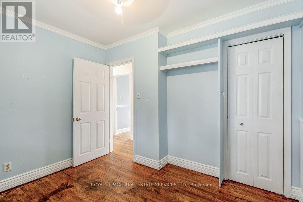 












206 MAURICE DRIVE

,
Oakville,




Ontario
L6K2W9

