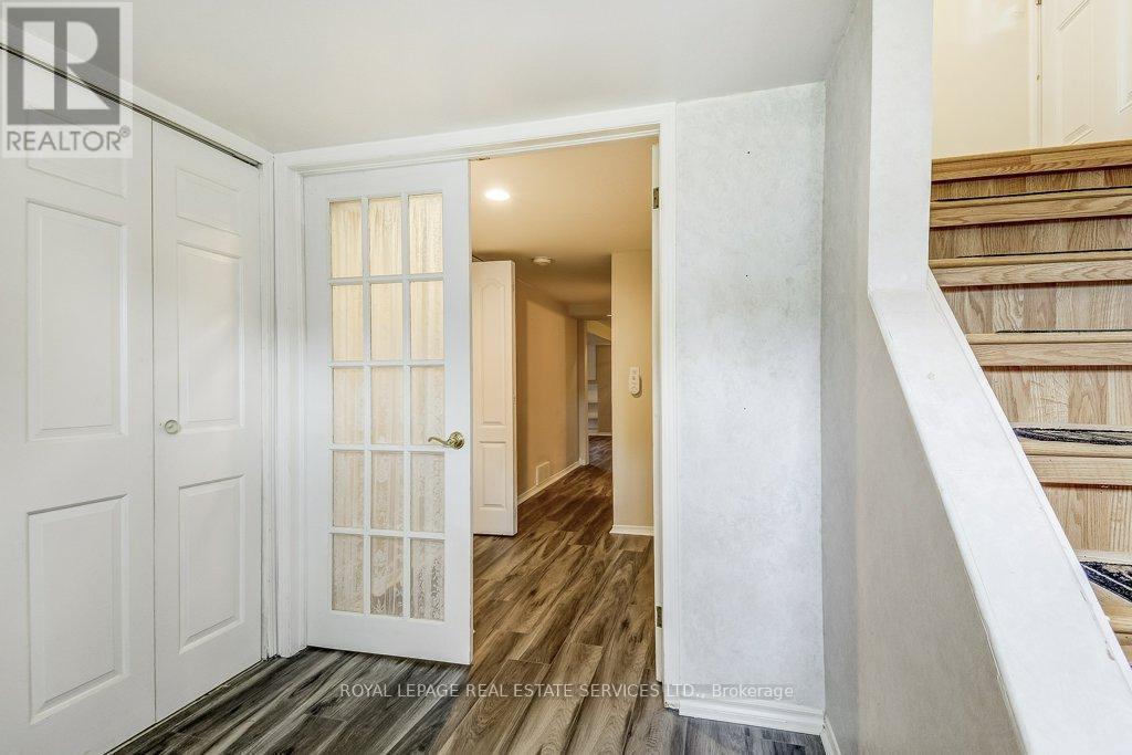 












206 MAURICE DRIVE

,
Oakville,




Ontario
L6K2W9

