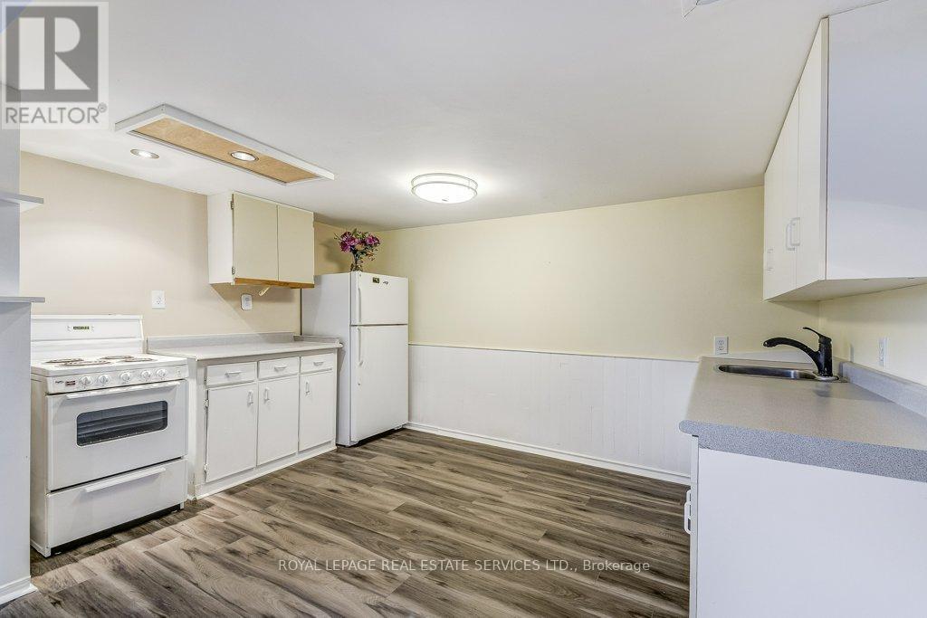 












206 MAURICE DRIVE

,
Oakville,




Ontario
L6K2W9

