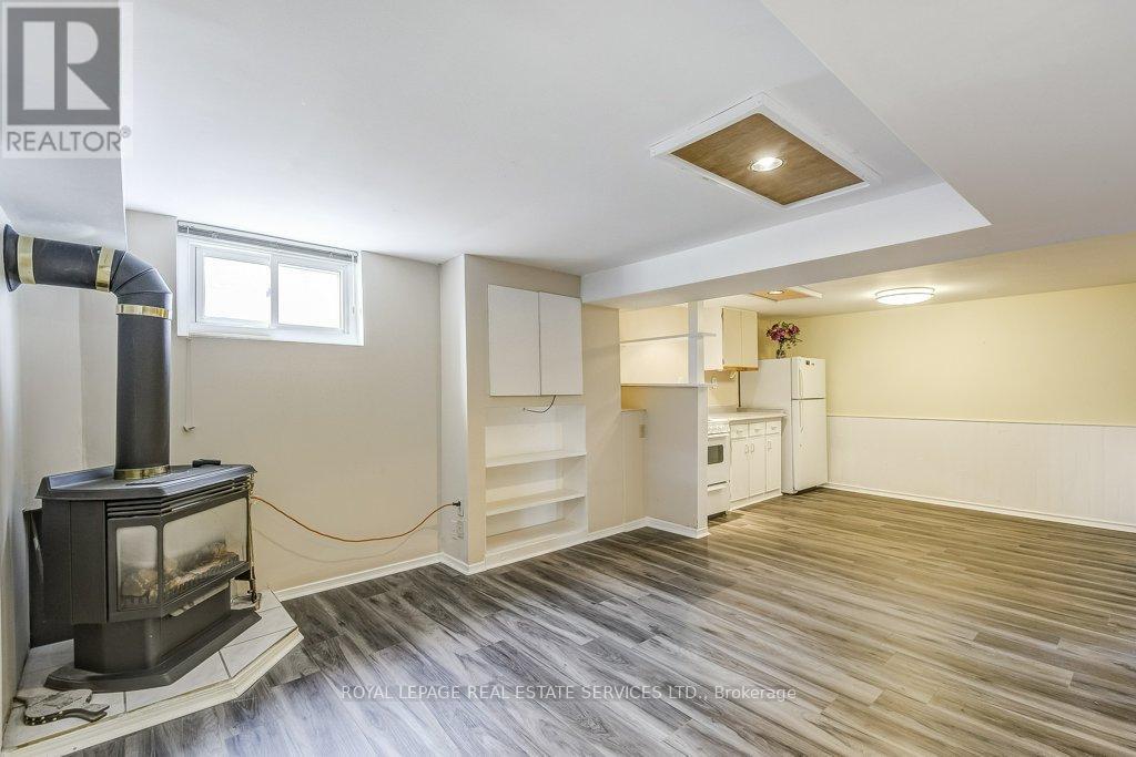 












206 MAURICE DRIVE

,
Oakville,




Ontario
L6K2W9

