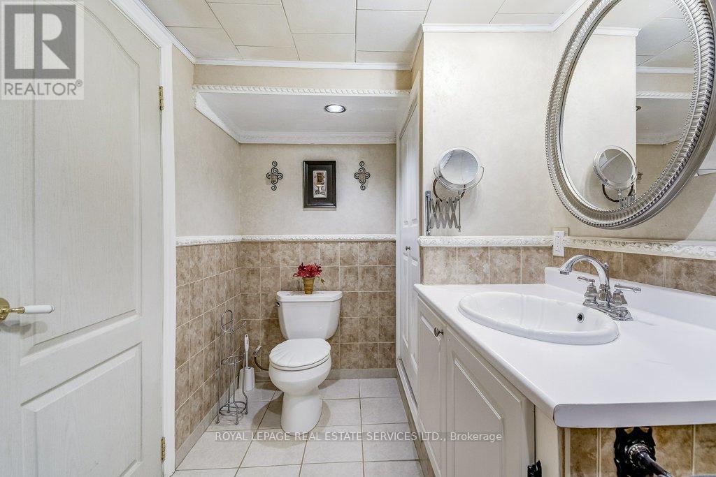 












206 MAURICE DRIVE

,
Oakville,




Ontario
L6K2W9

