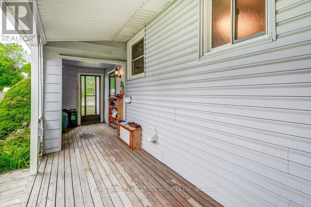












206 MAURICE DRIVE

,
Oakville,




Ontario
L6K2W9


