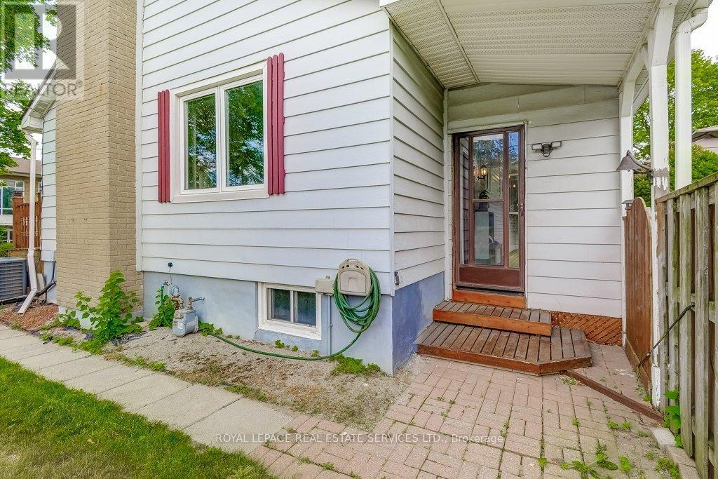 












206 MAURICE DRIVE

,
Oakville,




Ontario
L6K2W9


