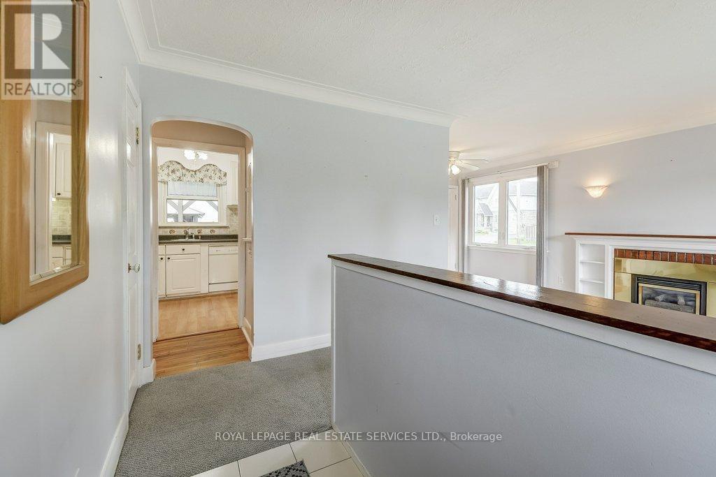 












206 MAURICE DRIVE

,
Oakville,




Ontario
L6K2W9

