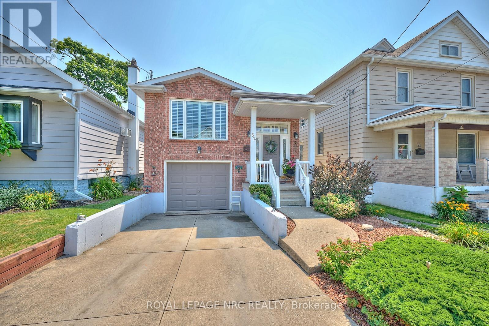 












32 WILTON AVENUE

,
Welland (Broadway),




Ontario
L3C1Z9

