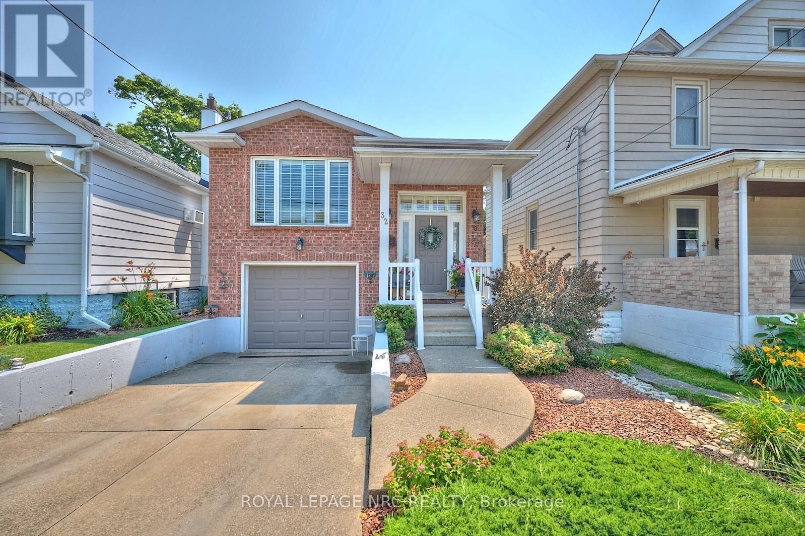












32 WILTON AVENUE

,
Welland (Broadway),




Ontario
L3C1Z9

