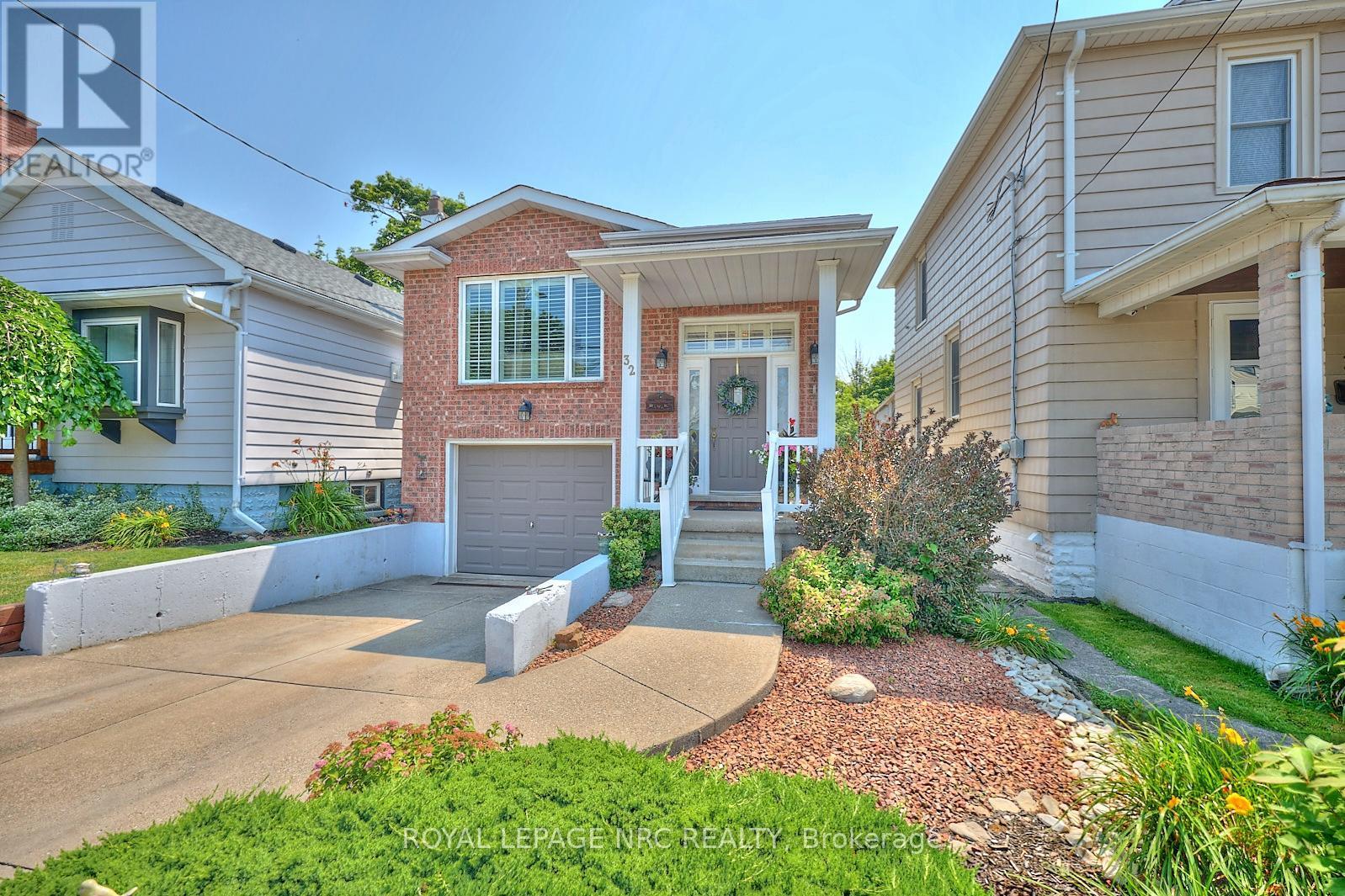 












32 WILTON AVENUE

,
Welland (Broadway),




Ontario
L3C1Z9

