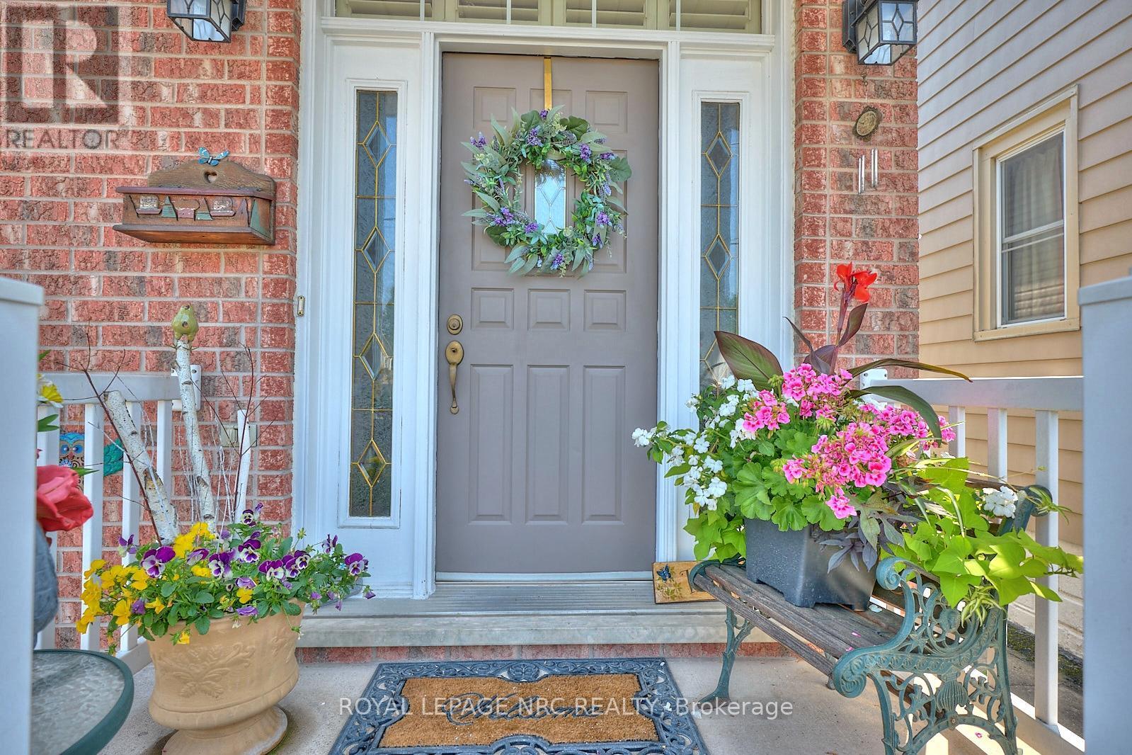 












32 WILTON AVENUE

,
Welland (Broadway),




Ontario
L3C1Z9

