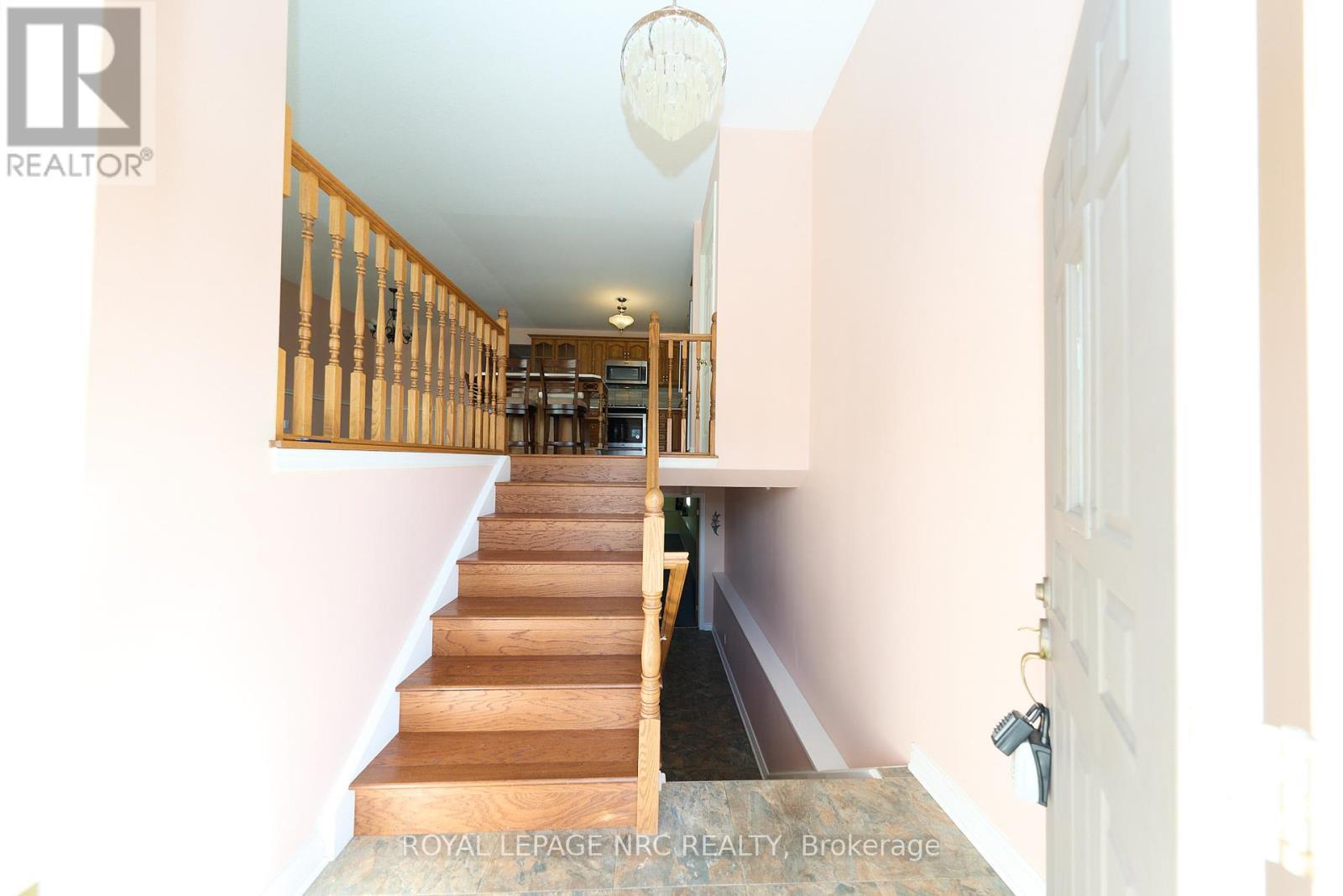 












32 WILTON AVENUE

,
Welland (Broadway),




Ontario
L3C1Z9

