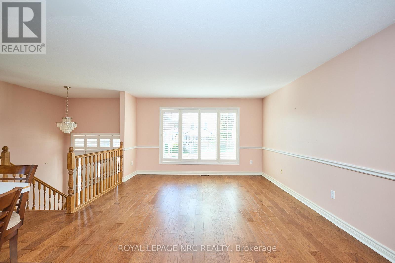 












32 WILTON AVENUE

,
Welland (Broadway),




Ontario
L3C1Z9

