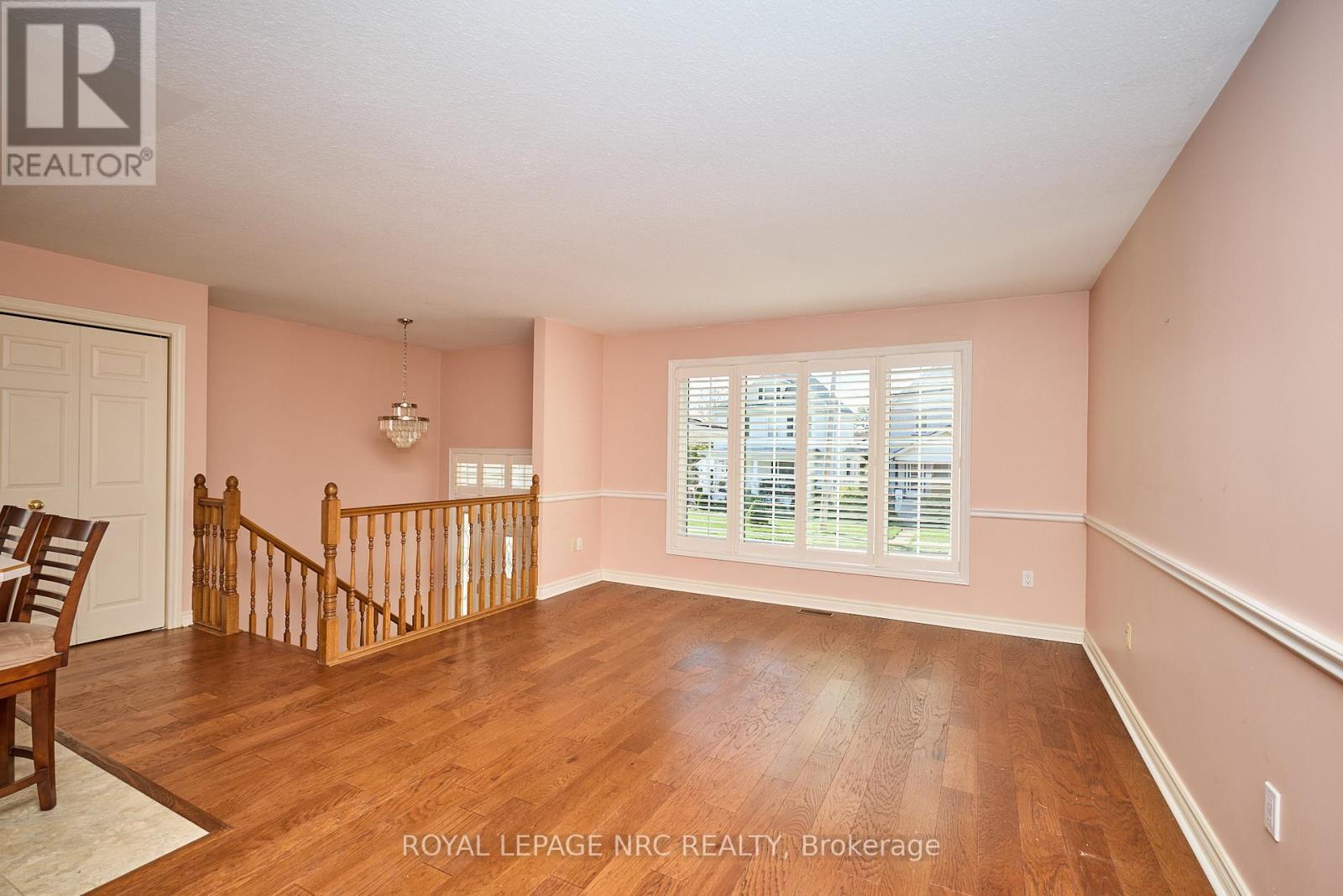 












32 WILTON AVENUE

,
Welland (Broadway),




Ontario
L3C1Z9

