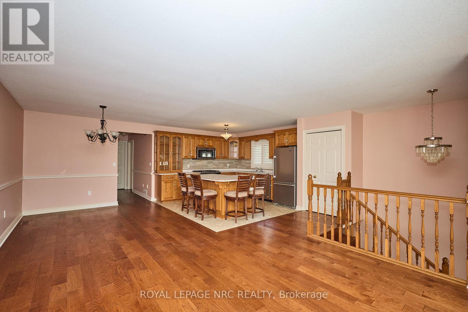 












32 WILTON AVENUE

,
Welland (Broadway),




Ontario
L3C1Z9

