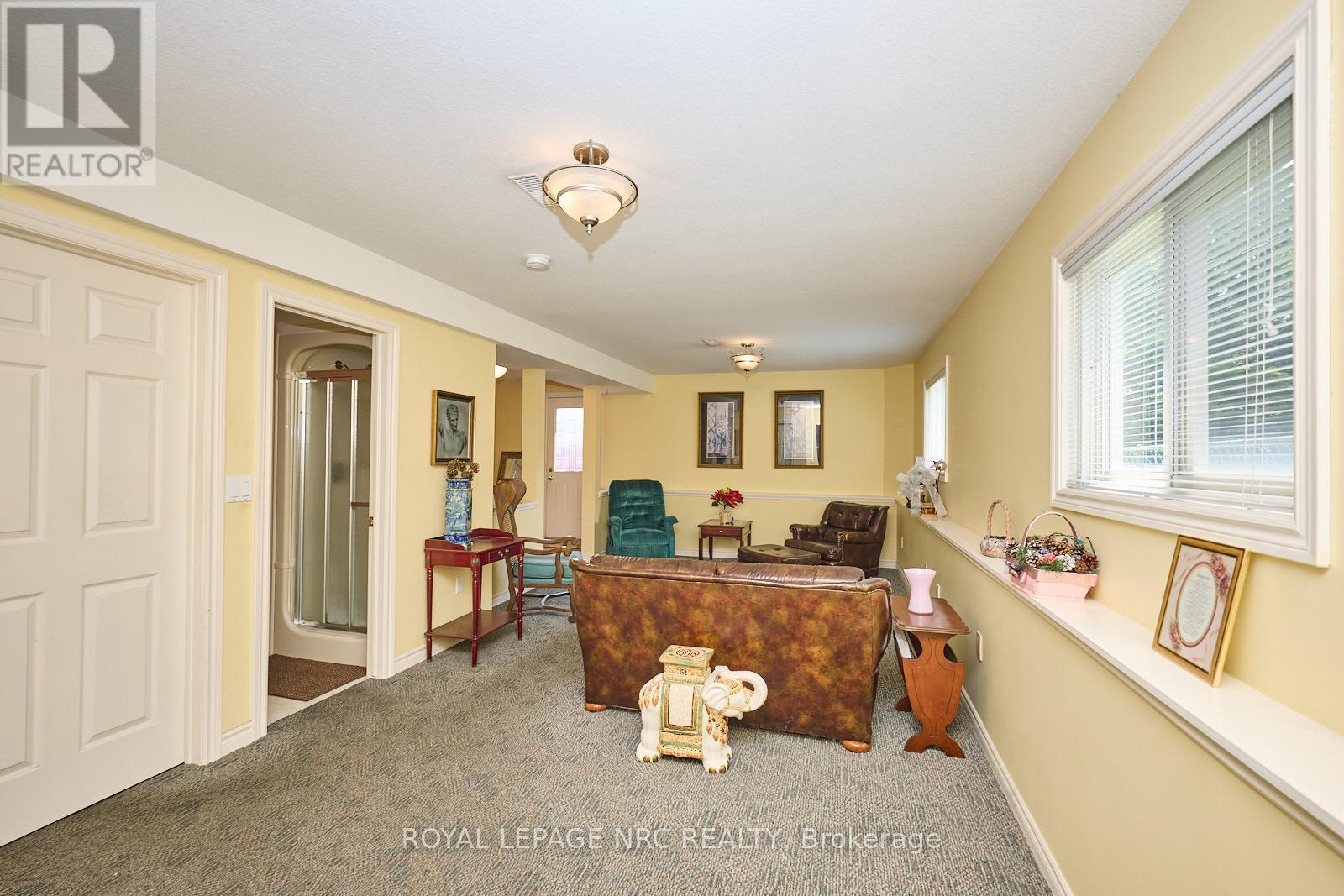 












32 WILTON AVENUE

,
Welland (Broadway),




Ontario
L3C1Z9

