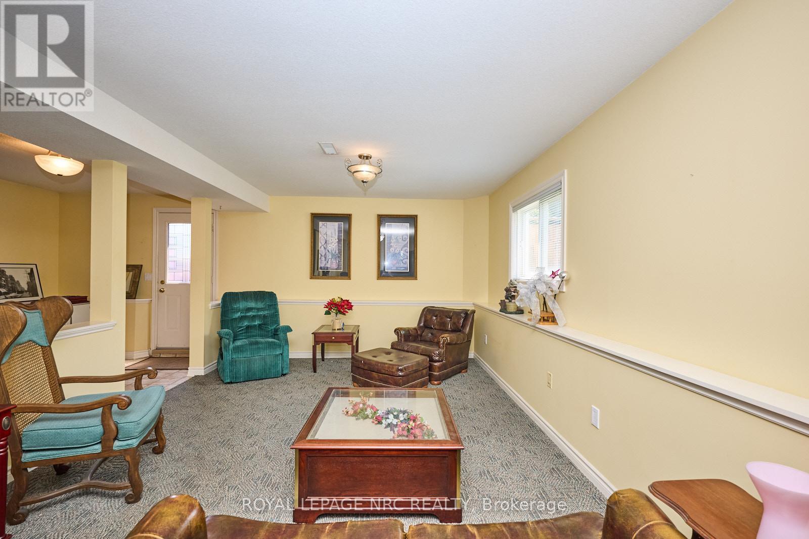 












32 WILTON AVENUE

,
Welland (Broadway),




Ontario
L3C1Z9

