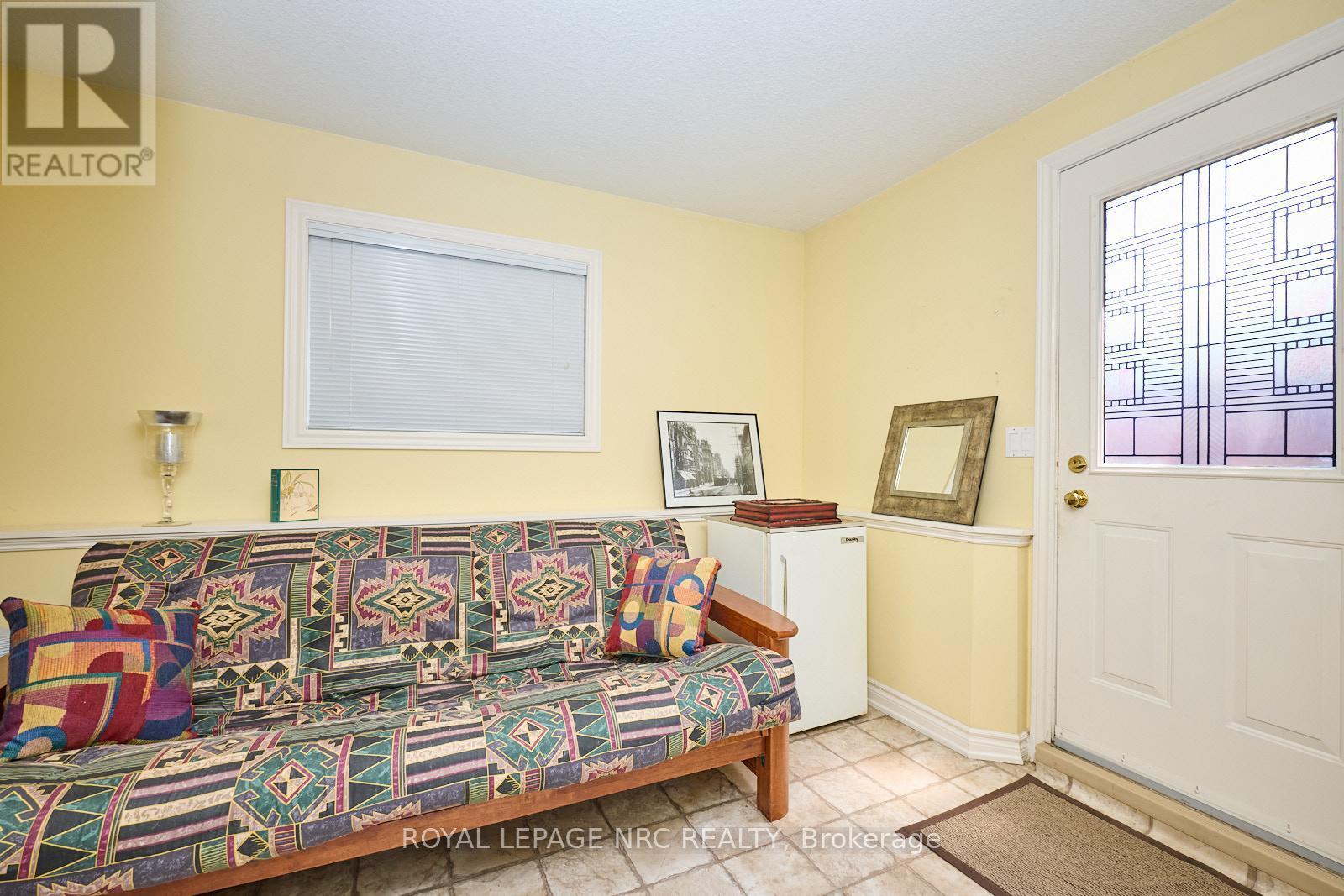 












32 WILTON AVENUE

,
Welland (Broadway),




Ontario
L3C1Z9

