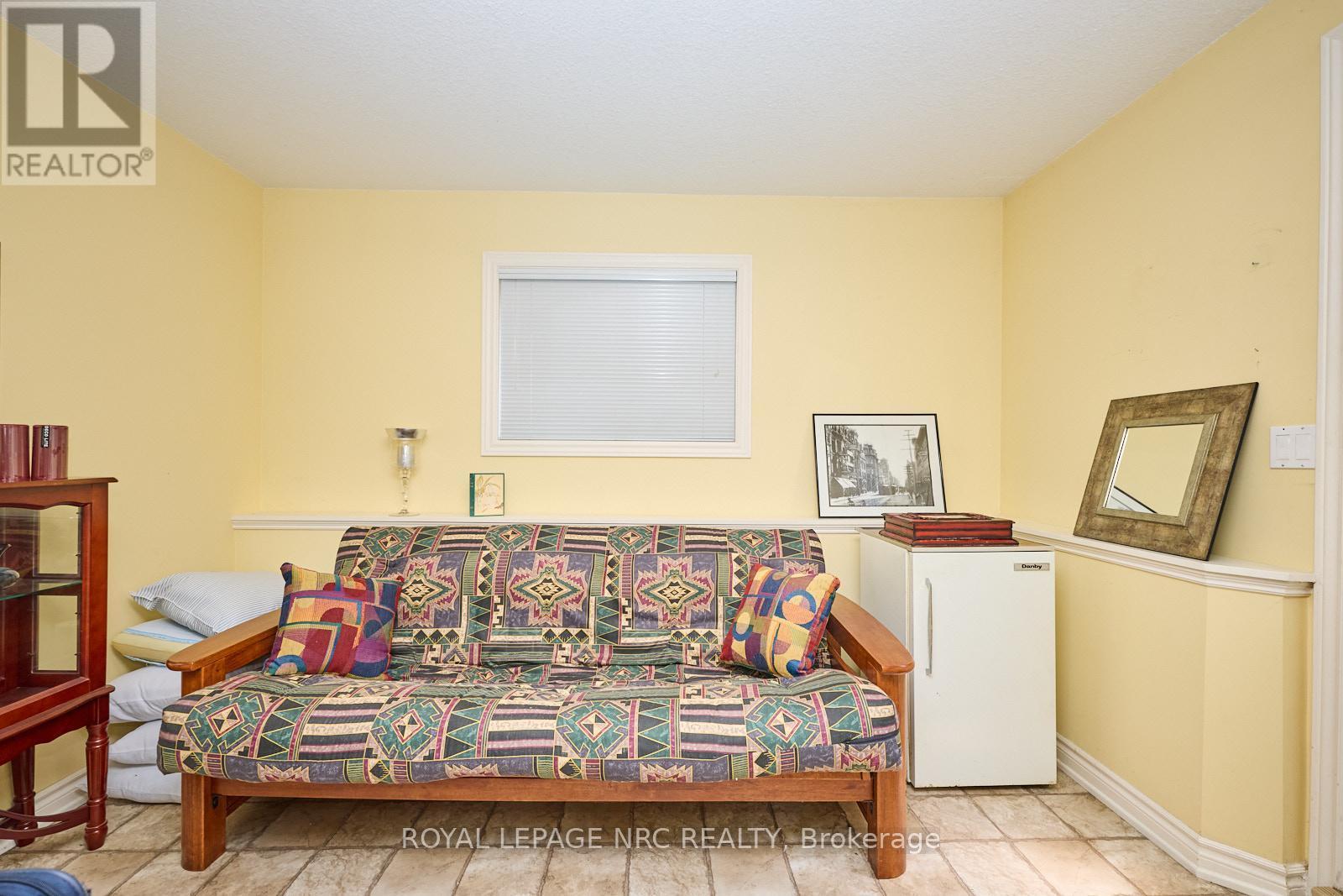












32 WILTON AVENUE

,
Welland (Broadway),




Ontario
L3C1Z9

