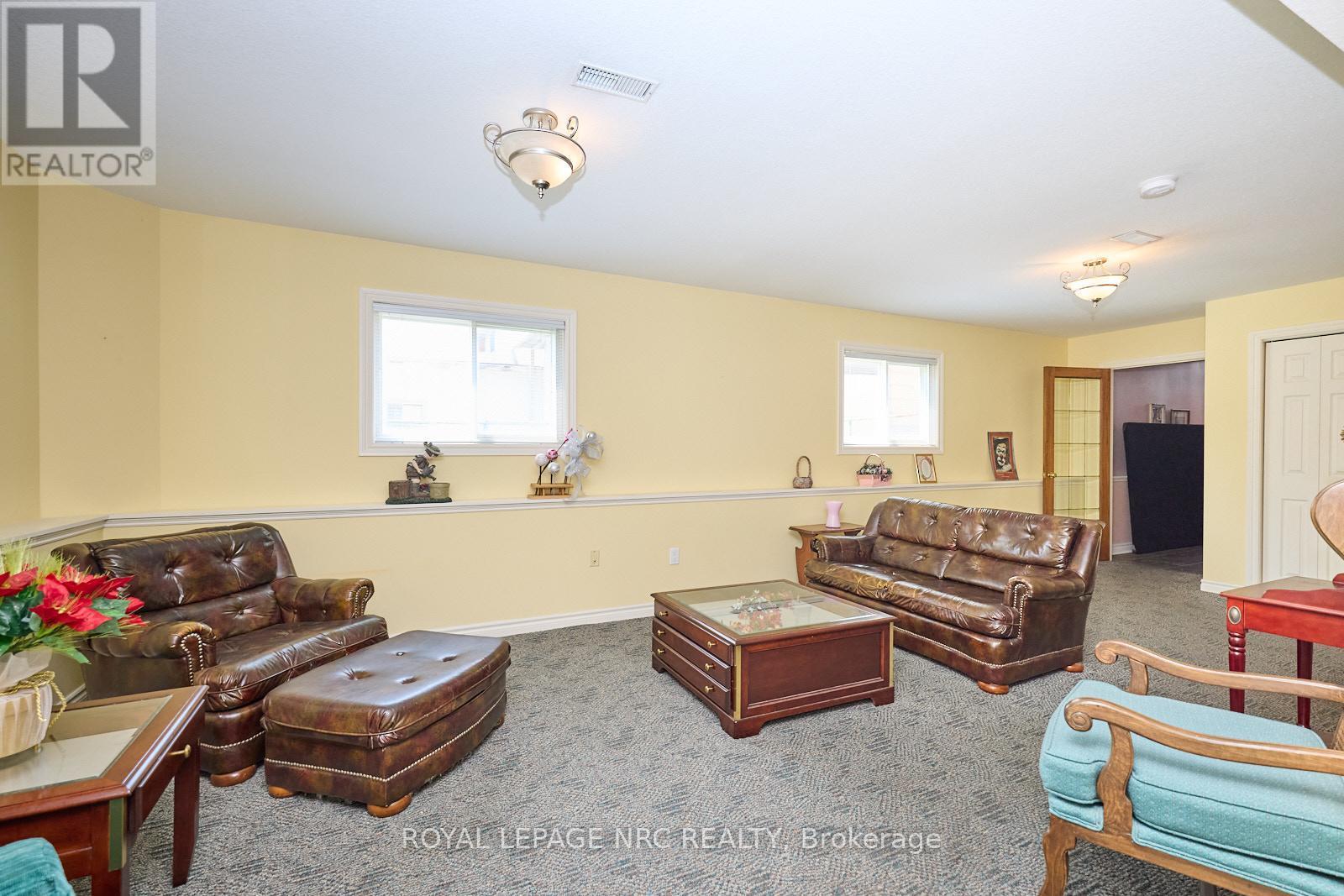 












32 WILTON AVENUE

,
Welland (Broadway),




Ontario
L3C1Z9

