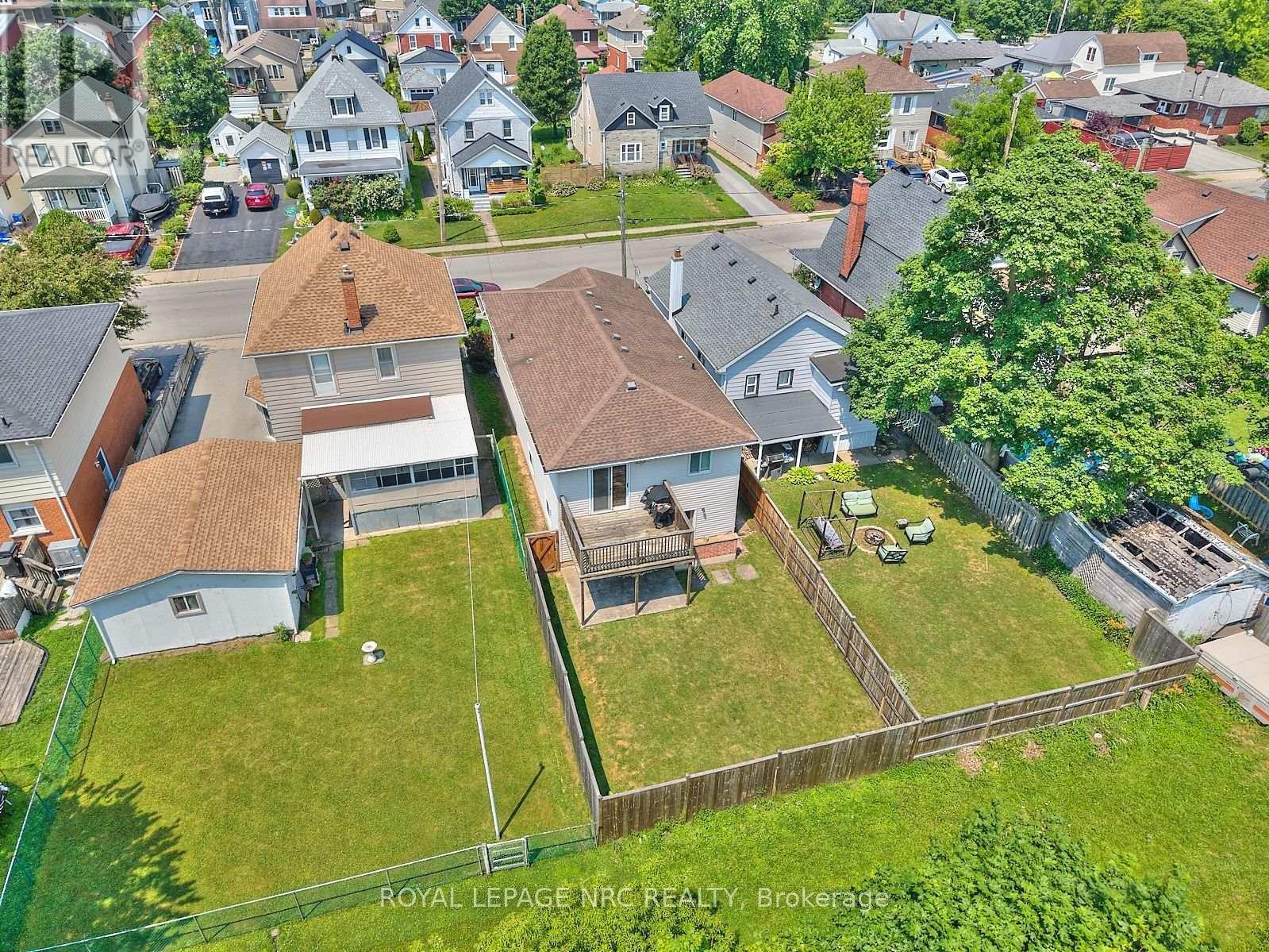 












32 WILTON AVENUE

,
Welland (Broadway),




Ontario
L3C1Z9

