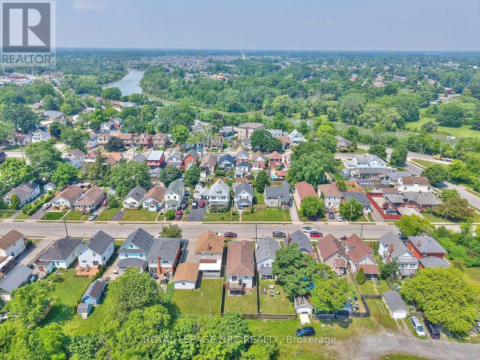 












32 WILTON AVENUE

,
Welland (Broadway),




Ontario
L3C1Z9

