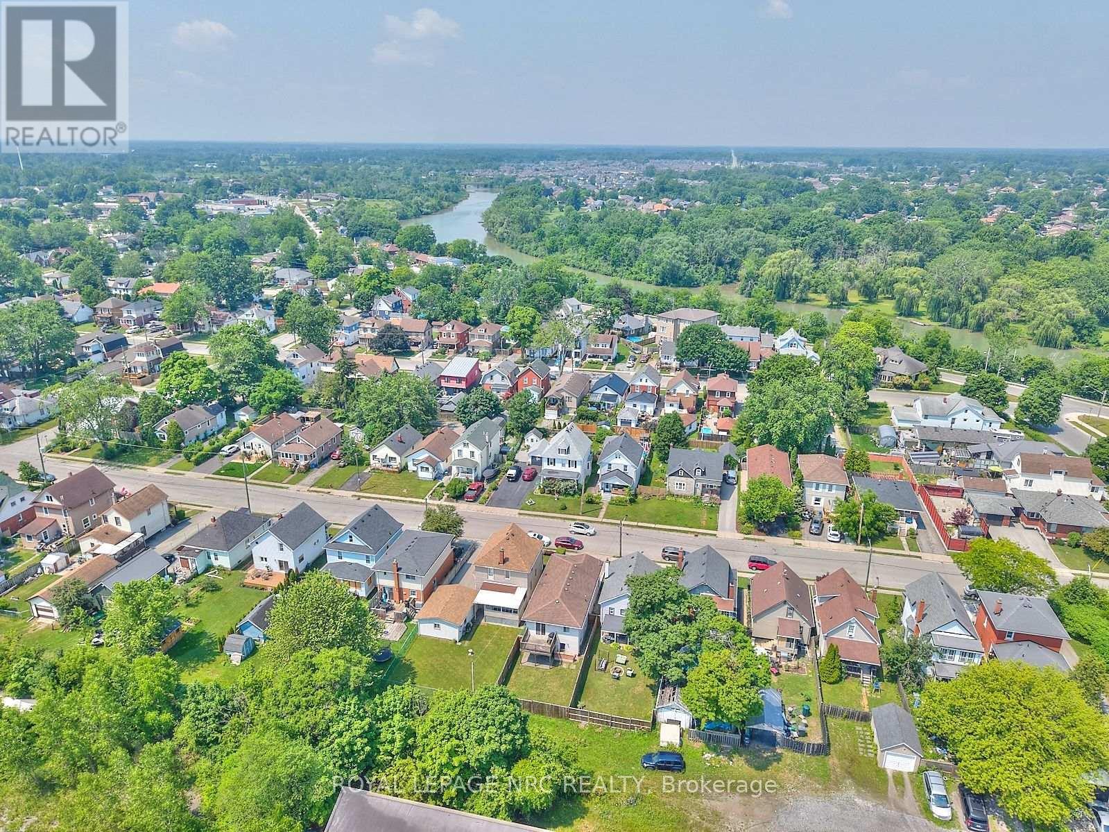 












32 WILTON AVENUE

,
Welland (Broadway),




Ontario
L3C1Z9


