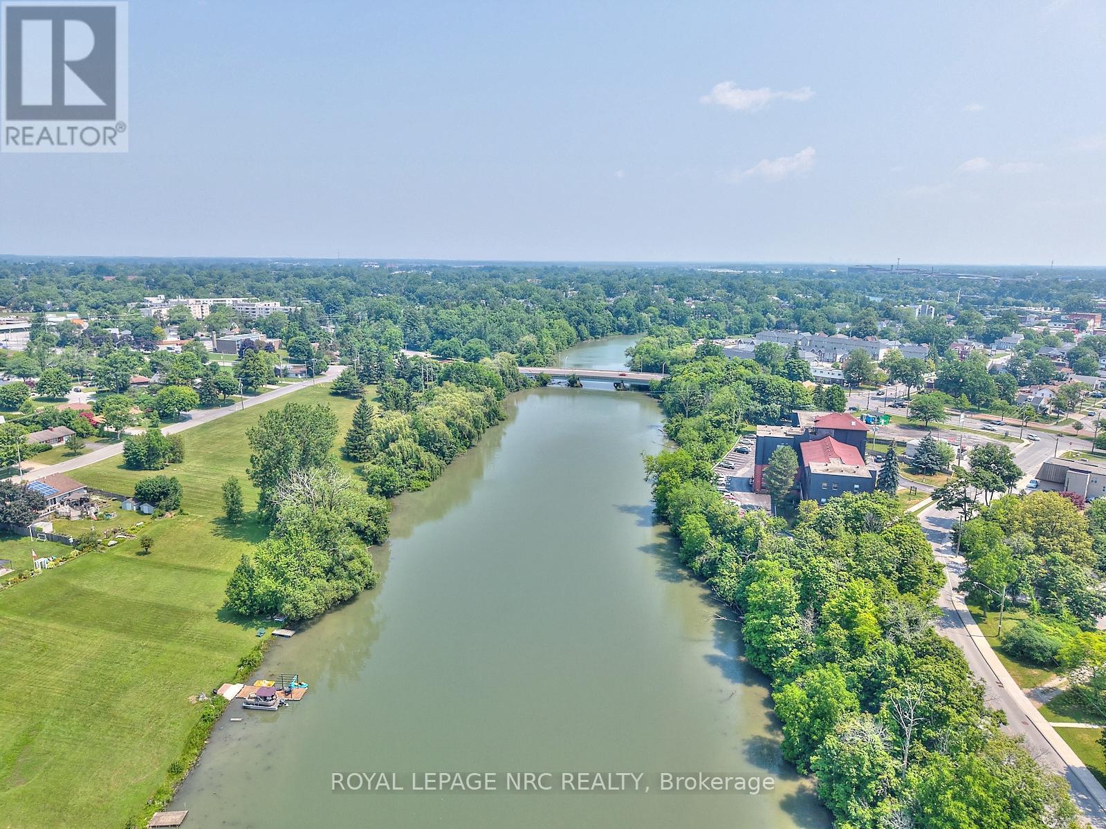 












32 WILTON AVENUE

,
Welland (Broadway),




Ontario
L3C1Z9

