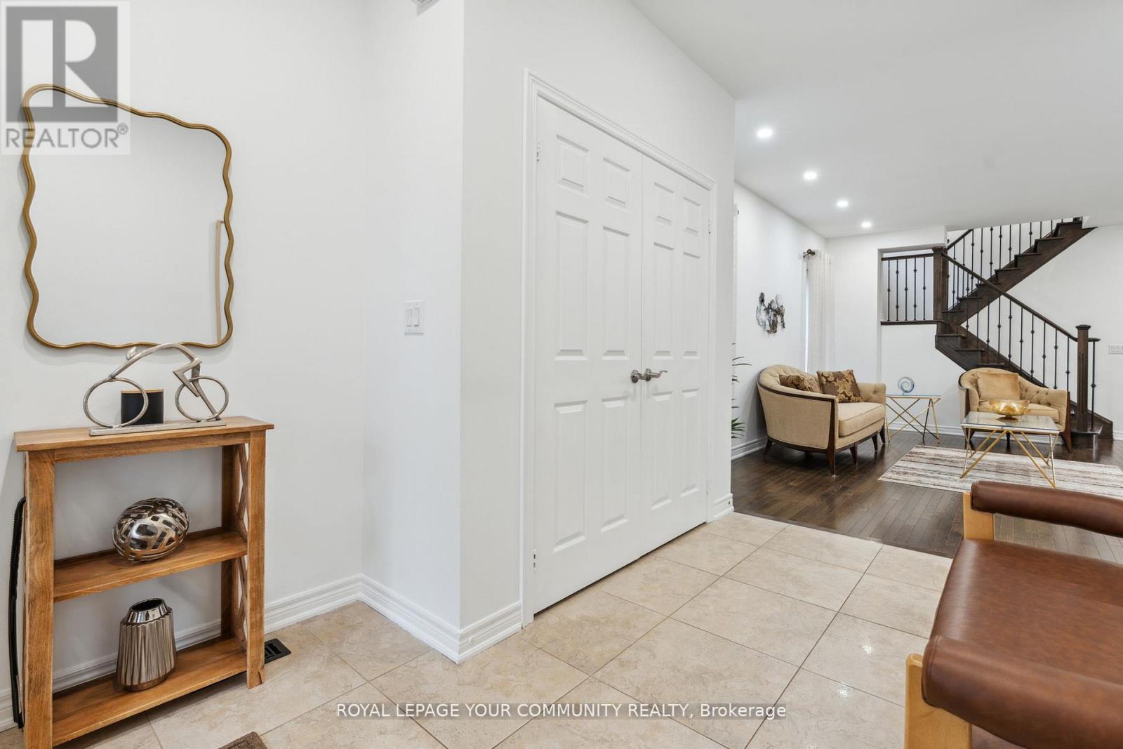 












26 IVY JAY CRESCENT

,
Aurora,




Ontario
L4G0E6


