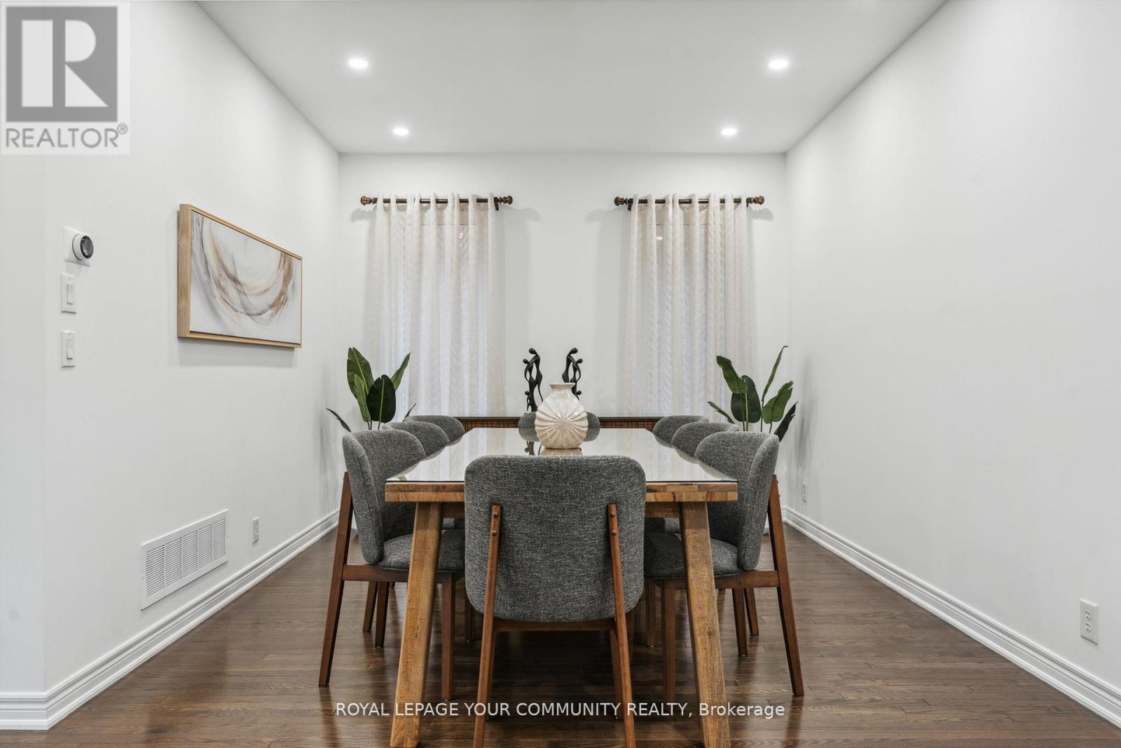 












26 IVY JAY CRESCENT

,
Aurora,




Ontario
L4G0E6

