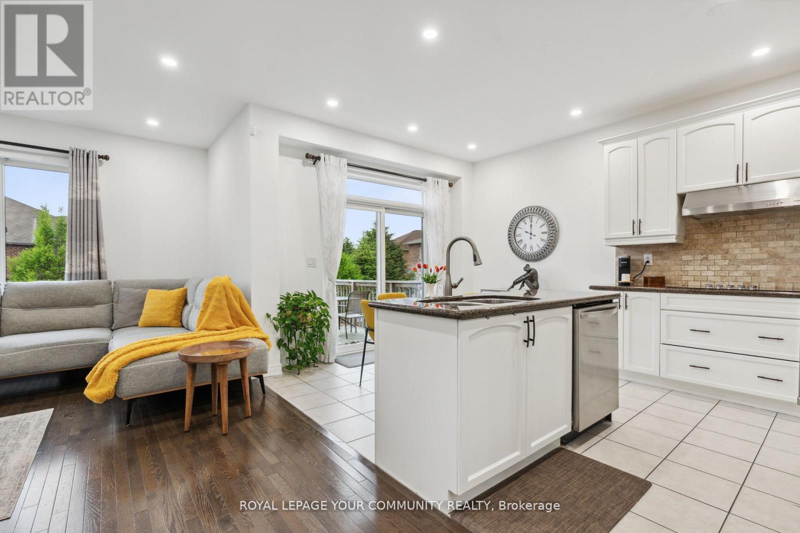 












26 IVY JAY CRESCENT

,
Aurora,




Ontario
L4G0E6

