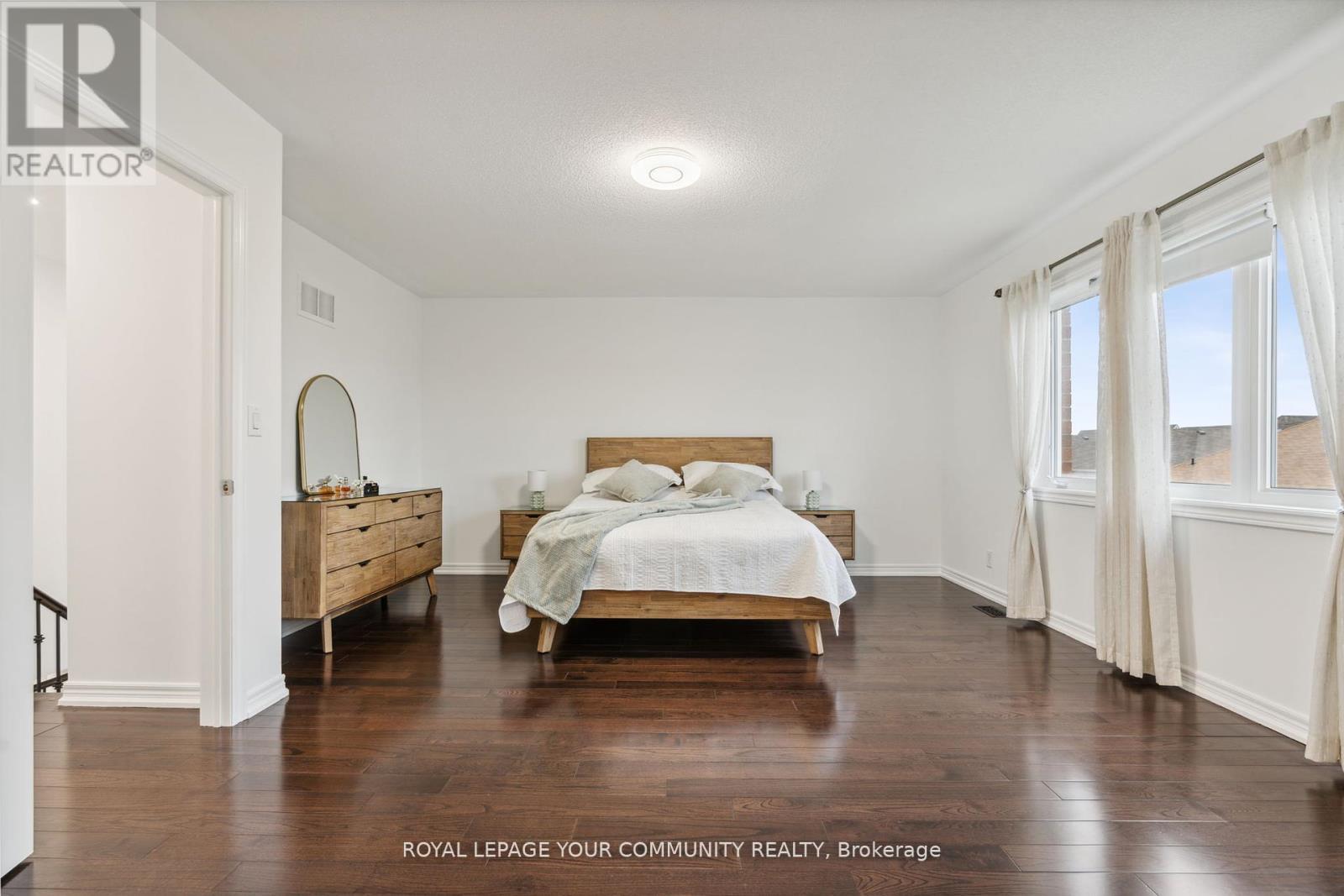 












26 IVY JAY CRESCENT

,
Aurora,




Ontario
L4G0E6

