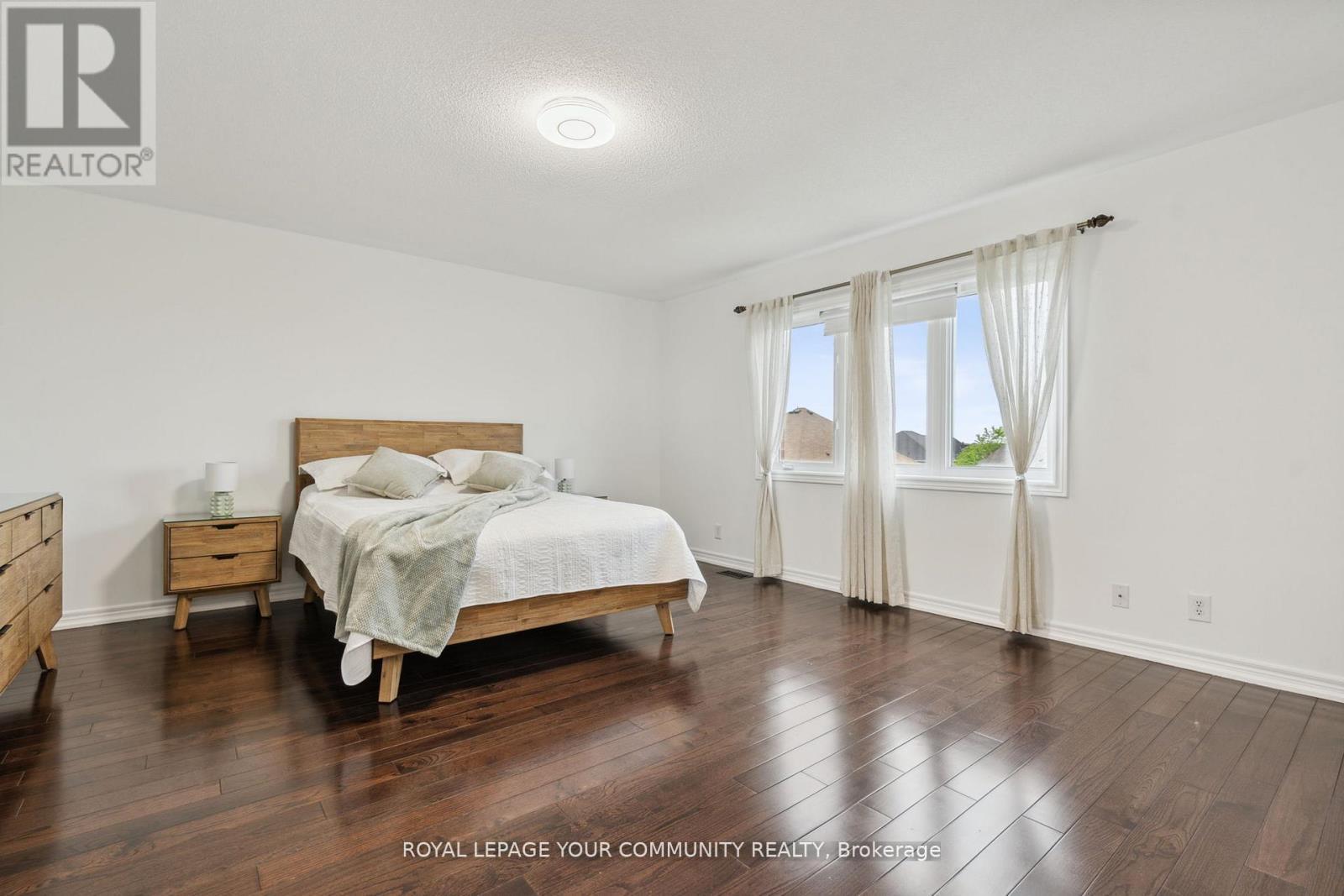 












26 IVY JAY CRESCENT

,
Aurora,




Ontario
L4G0E6

