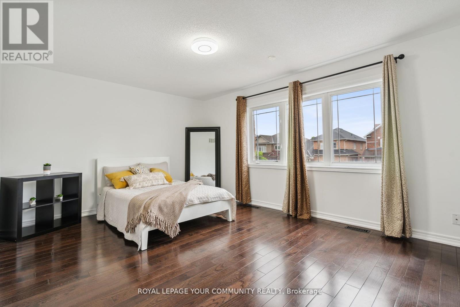 












26 IVY JAY CRESCENT

,
Aurora,




Ontario
L4G0E6

