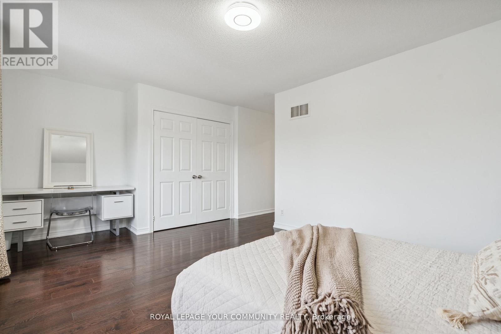 












26 IVY JAY CRESCENT

,
Aurora,




Ontario
L4G0E6

