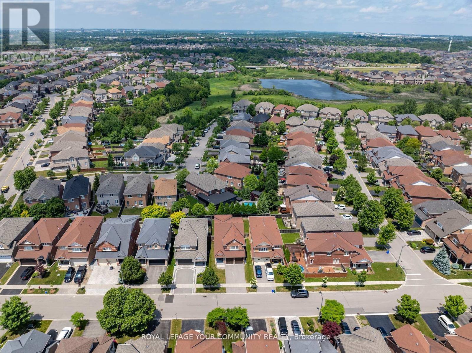 












26 IVY JAY CRESCENT

,
Aurora,




Ontario
L4G0E6


