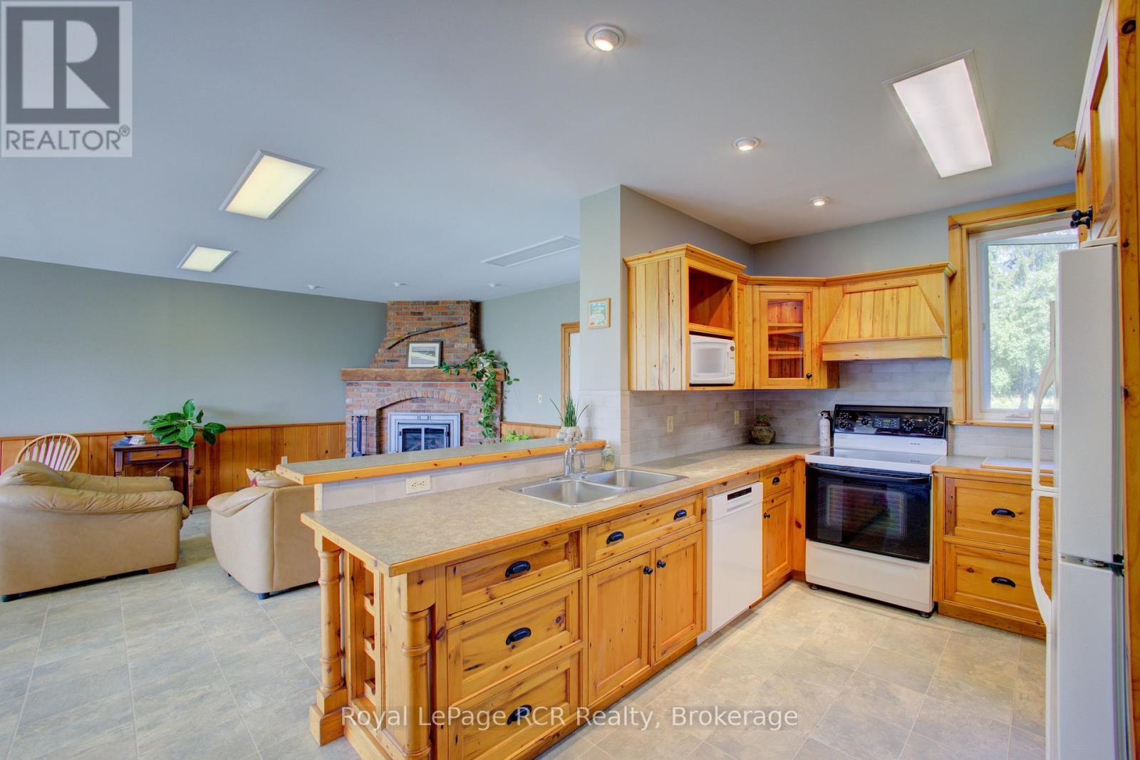 












7120 SIXTH LINE

,
Centre Wellington,




Ontario
N0B1J0

