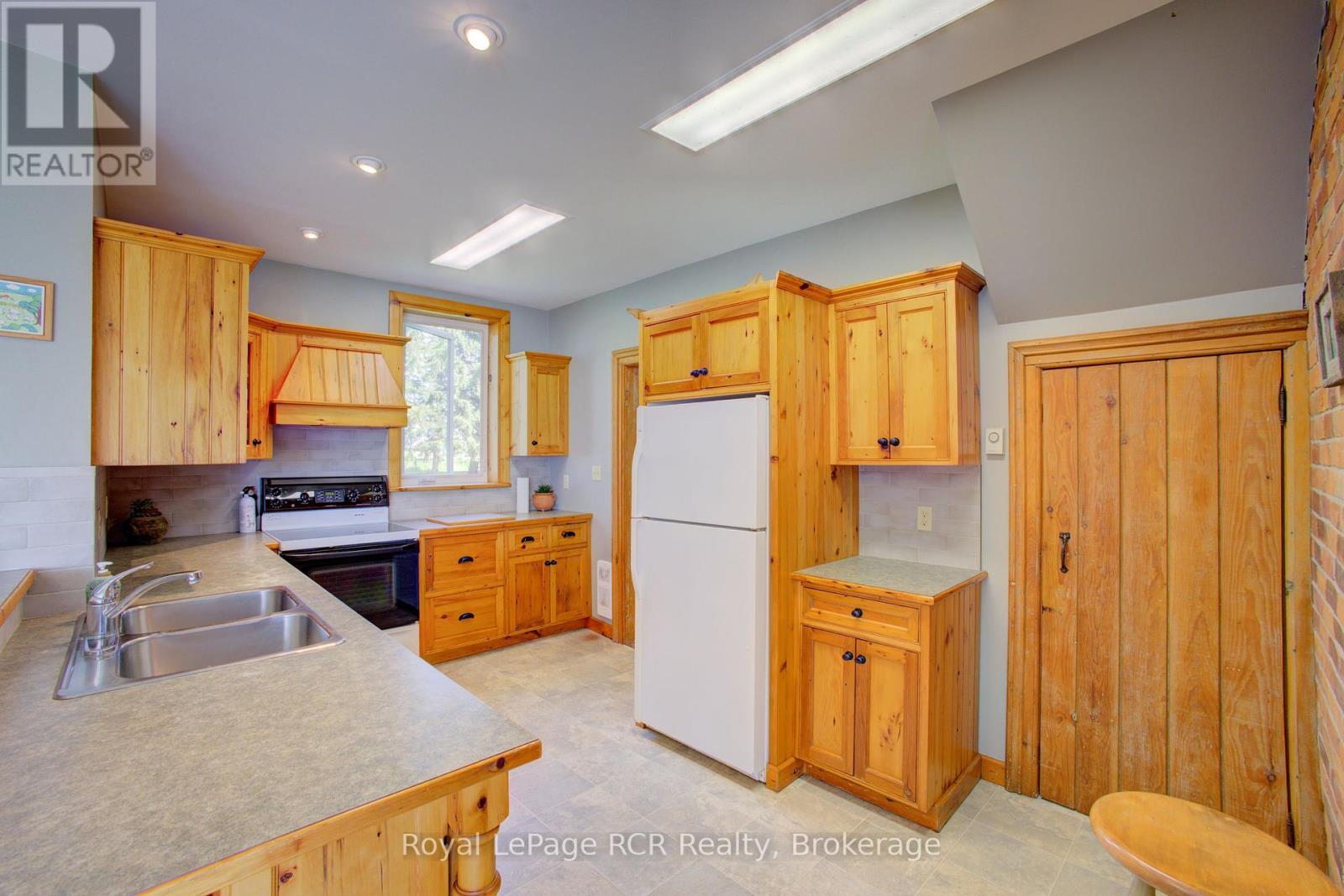 












7120 SIXTH LINE

,
Centre Wellington,




Ontario
N0B1J0

