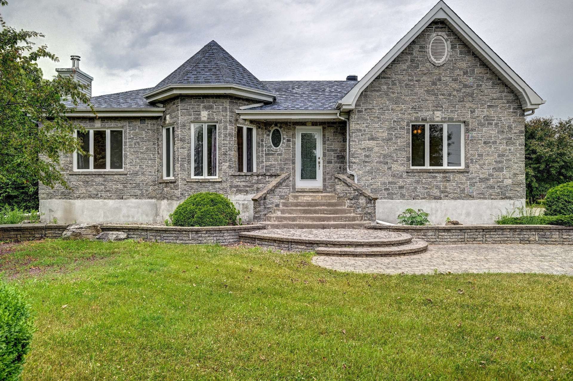 









120


Ch. de la Côte S.

,
Boisbriand,




QC
J7E4H5

