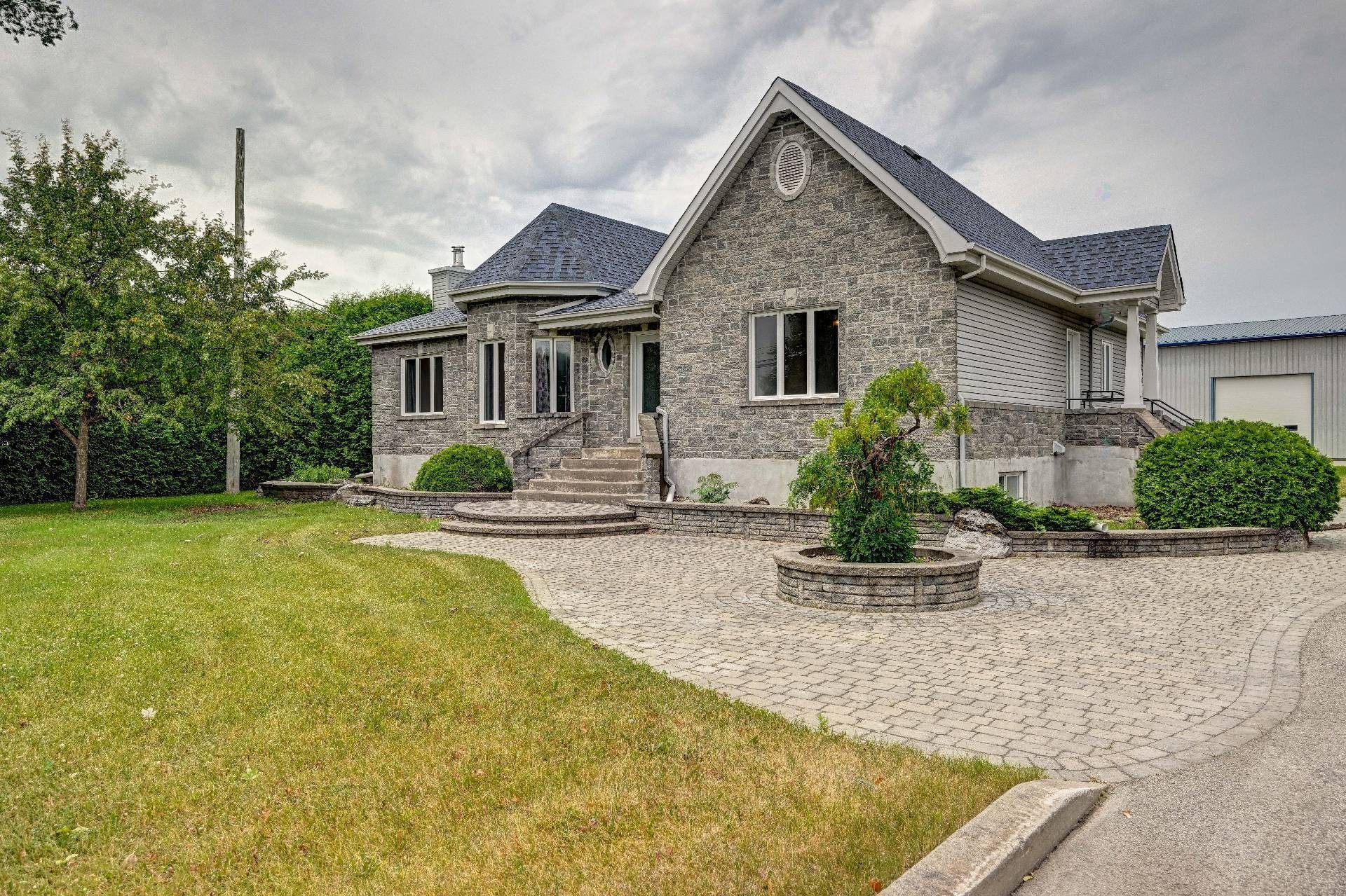 









120


Ch. de la Côte S.

,
Boisbriand,




QC
J7E4H5

