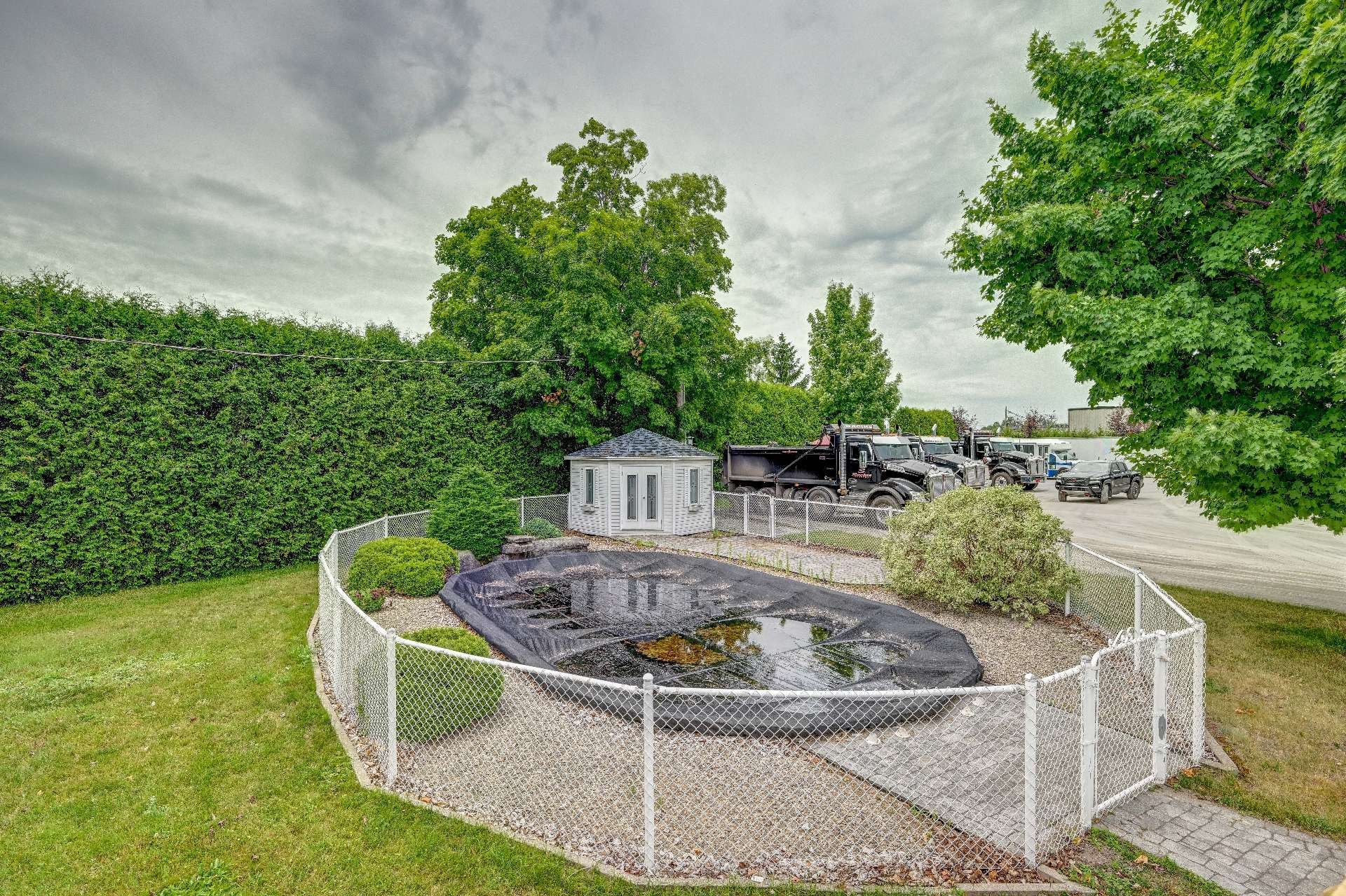 









120


Ch. de la Côte S.

,
Boisbriand,




QC
J7E4H5

