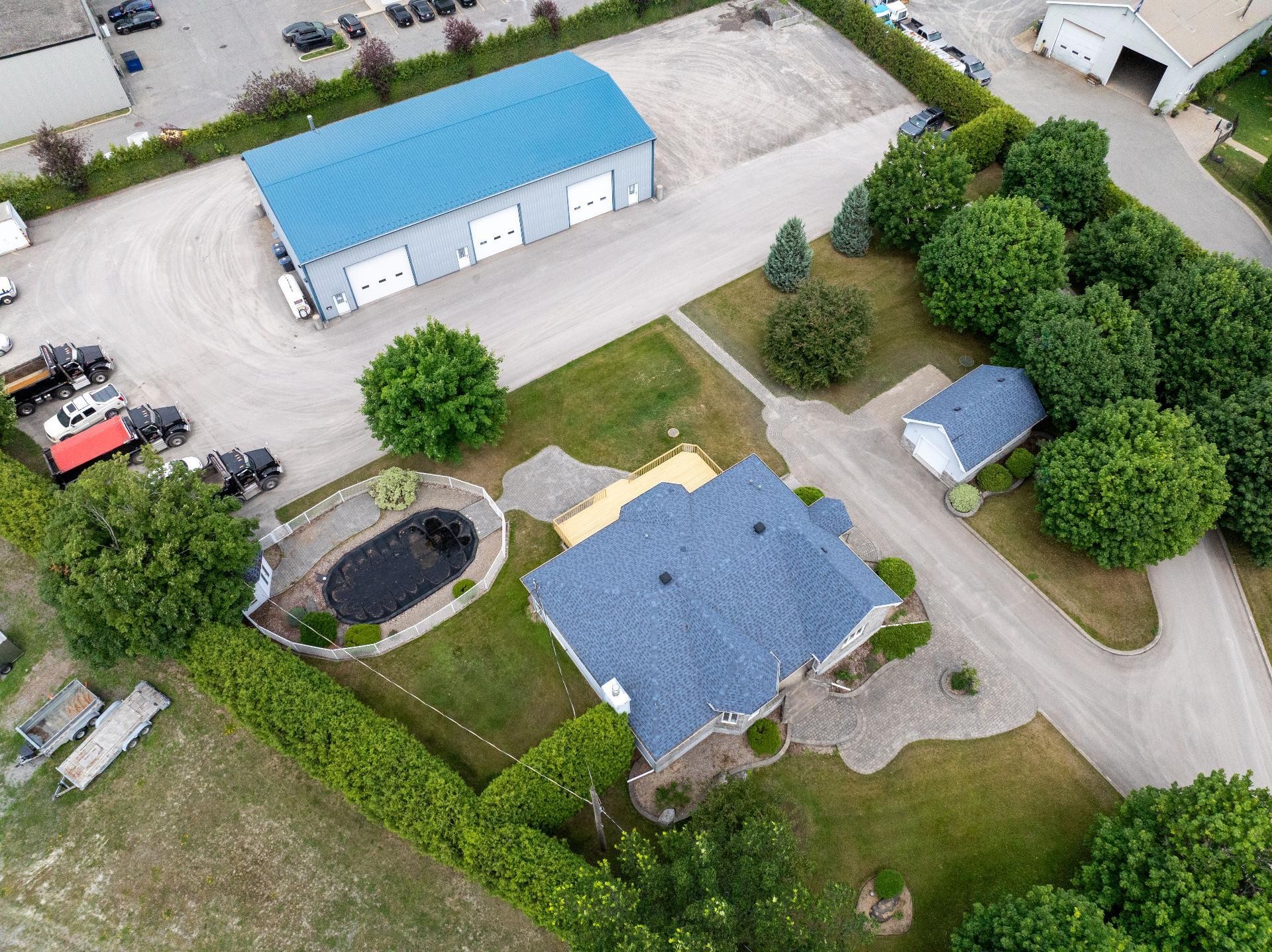 









120


Ch. de la Côte S.

,
Boisbriand,




QC
J7E4H5

