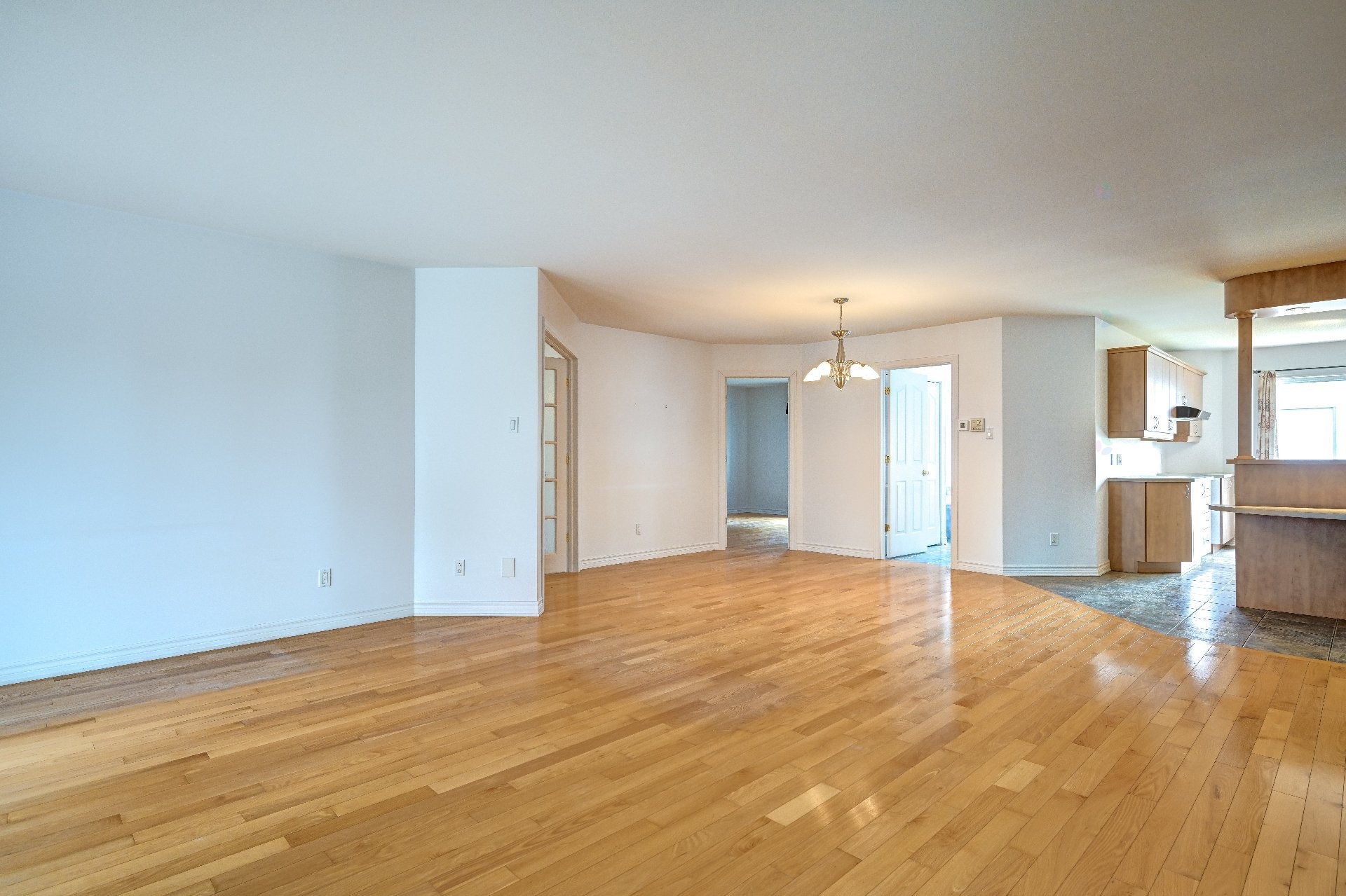 









120


Ch. de la Côte S.

,
Boisbriand,




QC
J7E4H5

