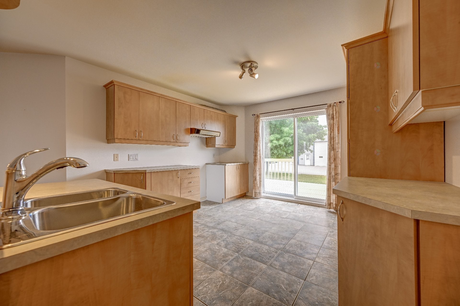 









120


Ch. de la Côte S.

,
Boisbriand,




QC
J7E4H5

