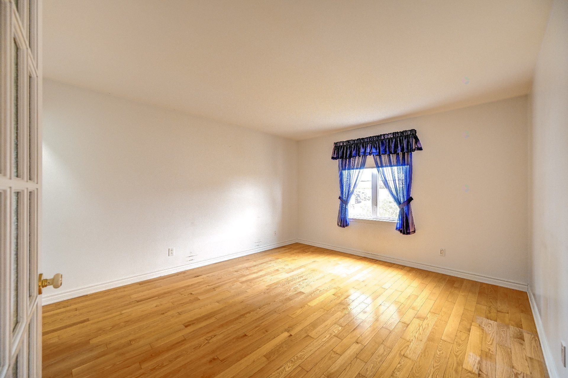 









120


Ch. de la Côte S.

,
Boisbriand,




QC
J7E4H5

