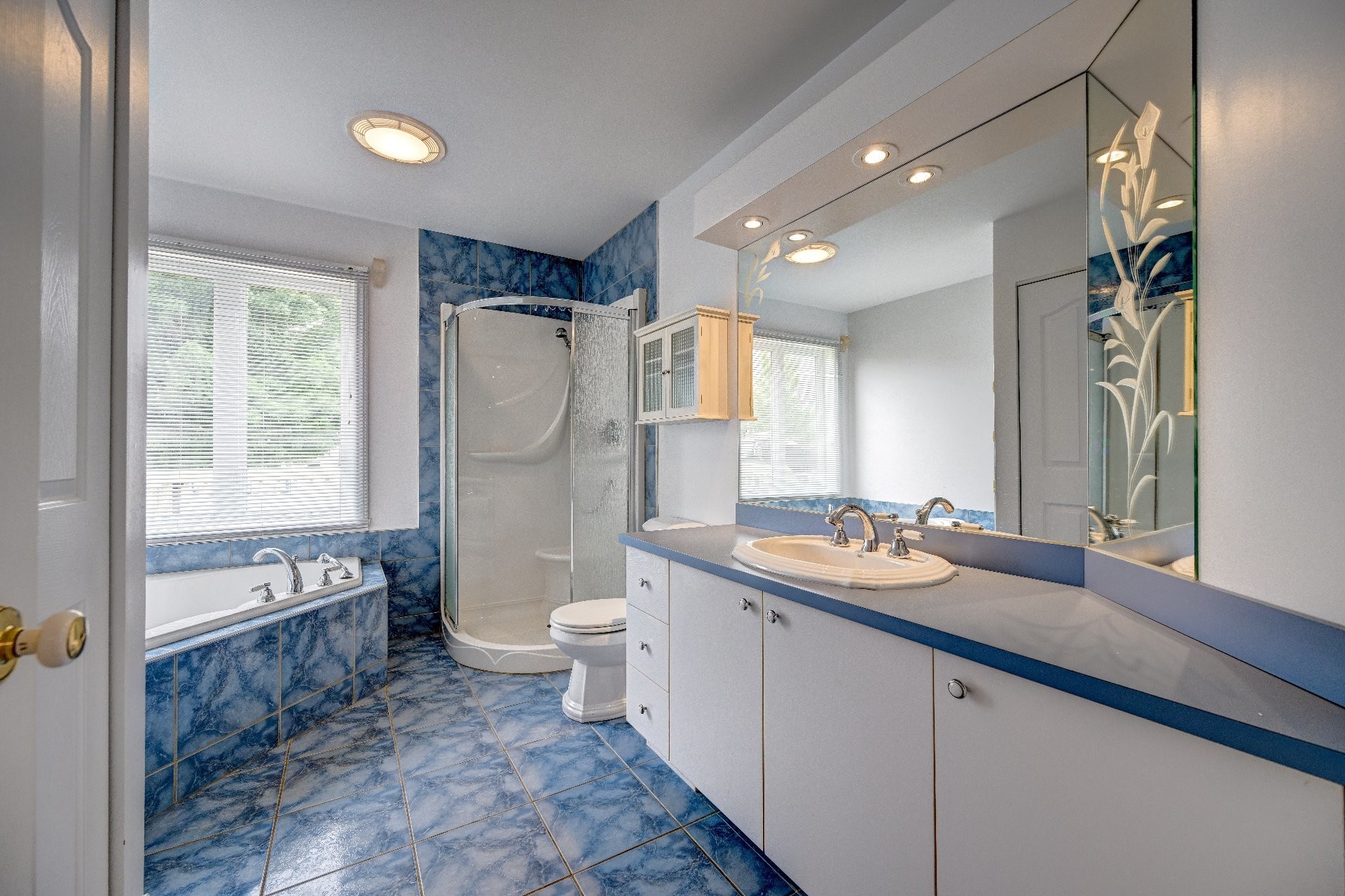 









120


Ch. de la Côte S.

,
Boisbriand,




QC
J7E4H5

