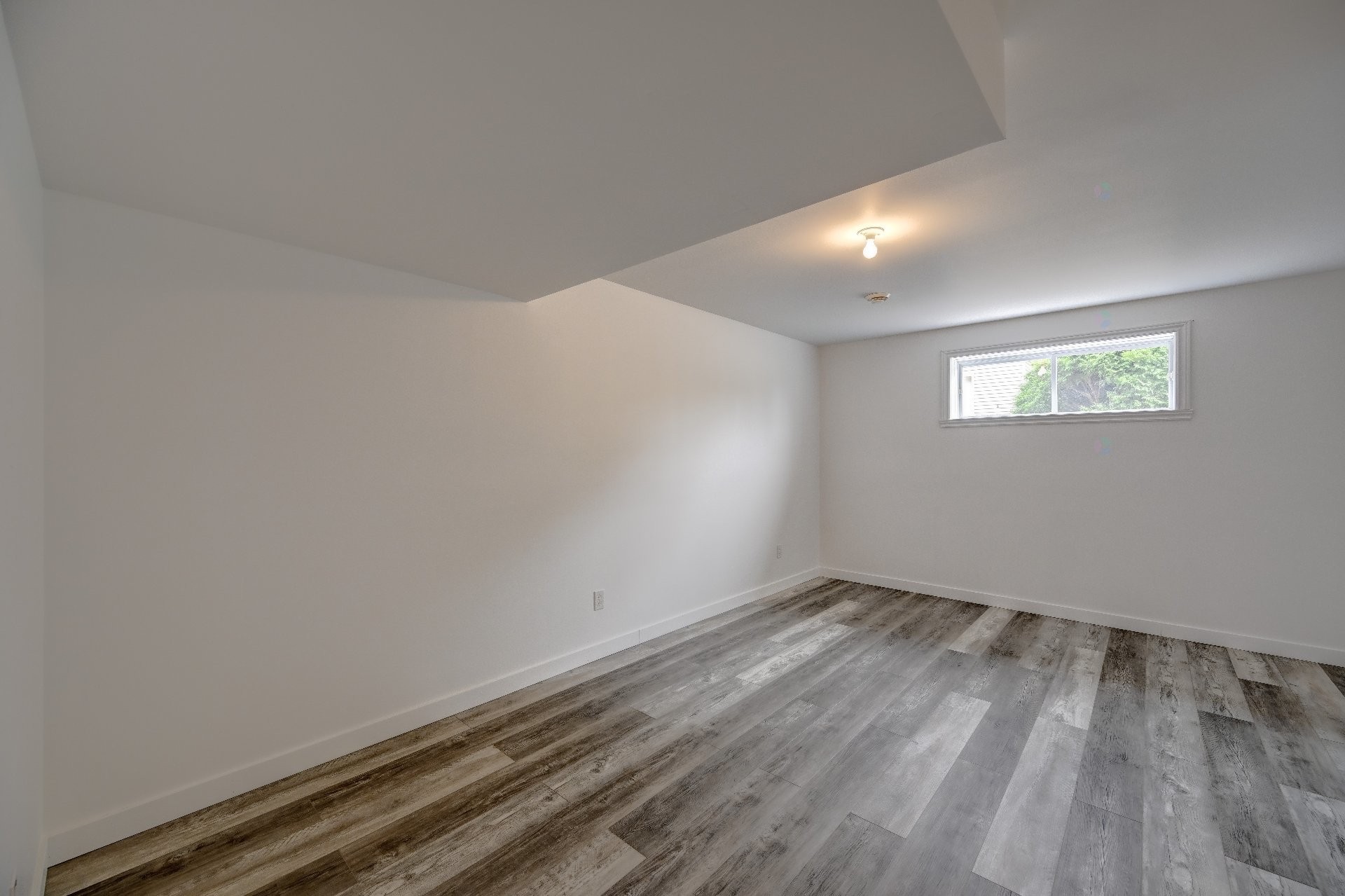 









120


Ch. de la Côte S.

,
Boisbriand,




QC
J7E4H5

