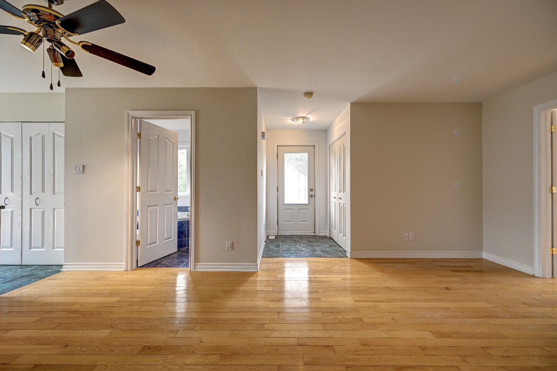 









120


Ch. de la Côte S.

,
Boisbriand,




QC
J7E4H5

