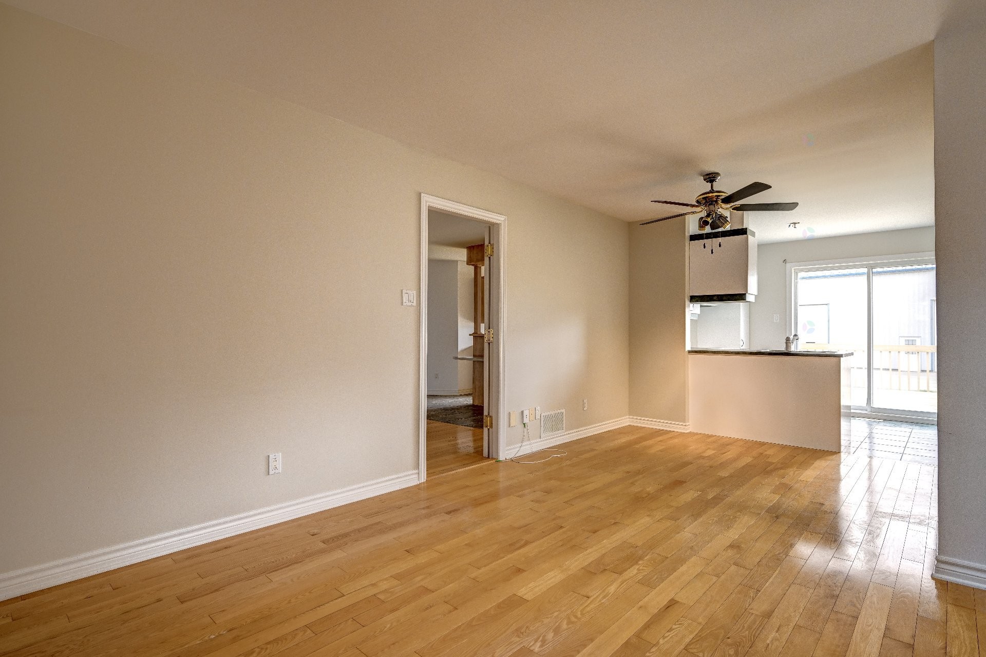 









120


Ch. de la Côte S.

,
Boisbriand,




QC
J7E4H5

