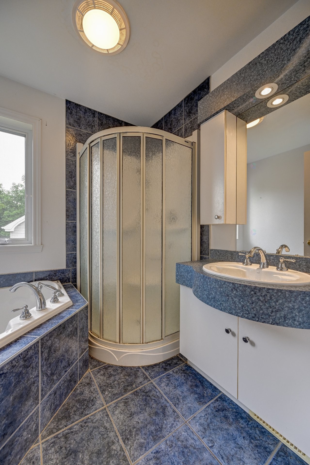 









120


Ch. de la Côte S.

,
Boisbriand,




QC
J7E4H5

